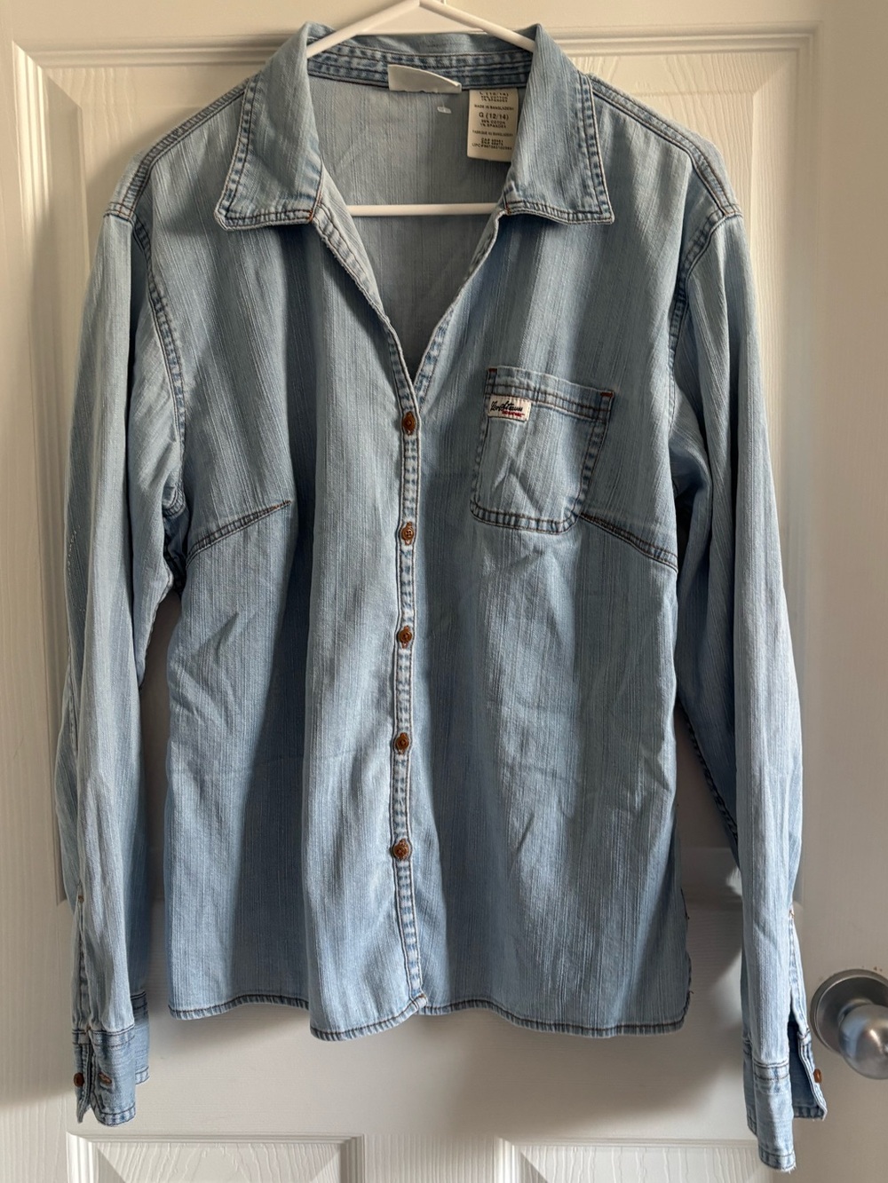 Vintage Levi’s Light Blue Button down Denim Shirt